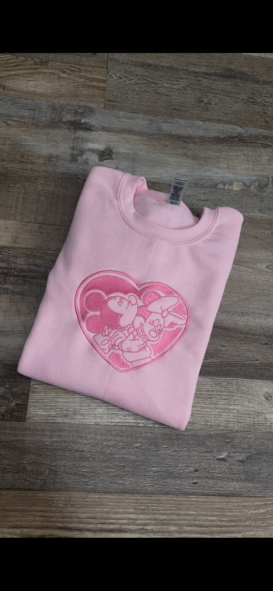 Mickey kiss Minnie